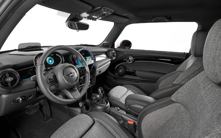 Στυλ, κομψότητα και προηγμένες οθόνες στο εσωτερικό.