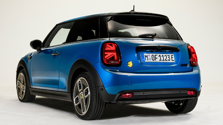 Πολύ όμορφες ζάντες και μοντέρνα χρώματα για το αμάξωμα.