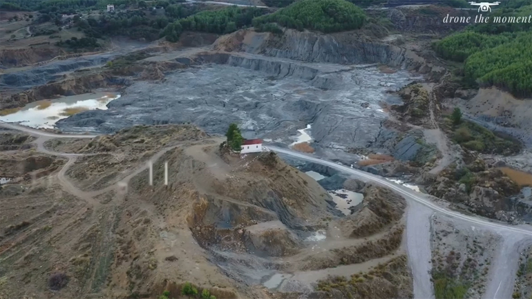 Ένα εκκλησάκι μέσα σε φράγμα – Δείτε το βίντεο πριν… βυθιστεί