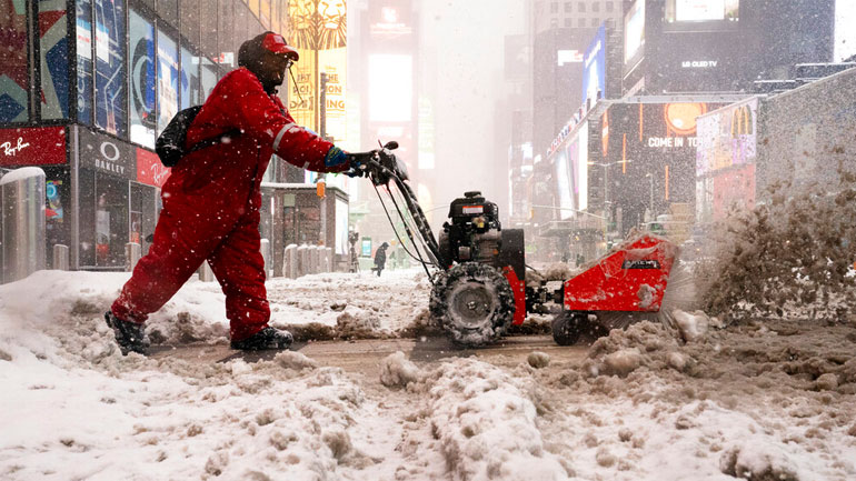 Συναγερμός στις ΗΠΑ από σφοδρή χιονοθύελλα – Χιλιάδες πτήσεις ακυρώθηκαν