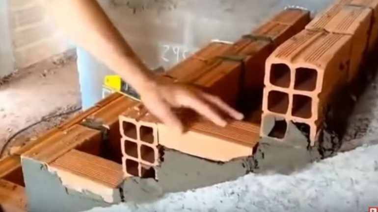 Εργάτης κατασκευής για 40 χρόνια βλέπει πρώτη φορά αυτή τη τεχνική για σκάλες