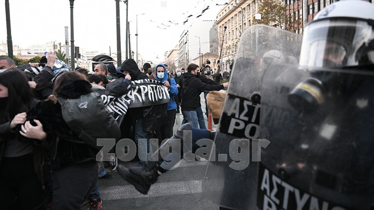 Προσαγωγή φωτορεπόρτερ από τη συγκέντρωση για τον Κουφοντίνα – Η ανακοίνωση της ΓΑΔΑ