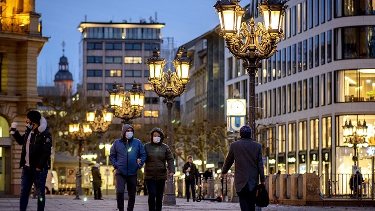 Γερμανία: «Δεν επαρκεί ο χρόνος για τον εμβολιασμό και την προστασία όλων μέχρι το Πάσχα»