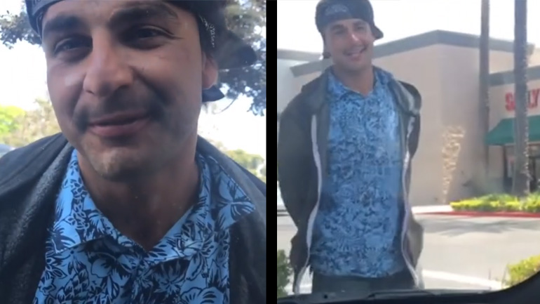 Παρέα γυναικών συναντά έναν παράξενο άνδρα