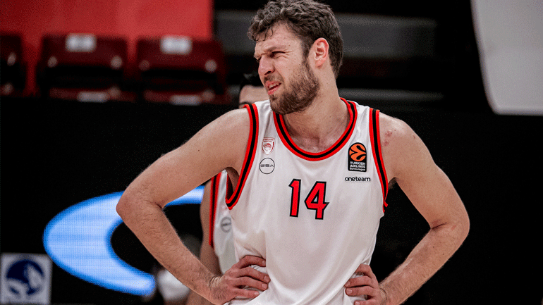 Ολυμπιακός: Παραμένει εκτός προπονήσεων ο Βεζένκοφ – Δυσκολεύει η συμμετοχή του με τον Παναθηναϊκό