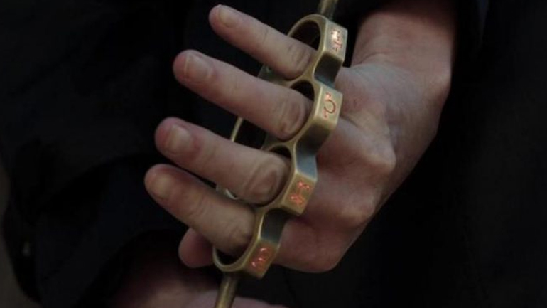 Μεσολόγγι: Επιτέθηκαν με μαχαίρι και σιδερογροθιά  σε ανήλικο για να τον ληστέψουν