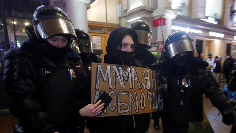 Ρωσία: Τουλάχιστον 500 συλλήψεις από την αστυνομία την Τρίτη, μέρα καταδίκης του Αλεξέι Ναβάλνι