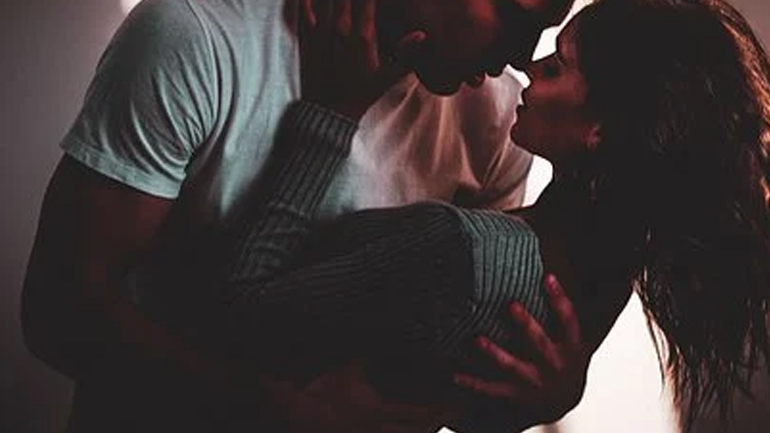 Ποιοι είναι οι τρεις ασφαλέστεροι τρόποι σεξουαλικής δραστηριότητας υπό την απειλή του κορωνοϊού;