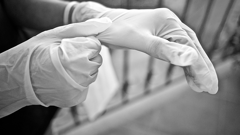 Τι προκαλεί την αλλεργία στο λάτεξ; Ποιοι κινδυνεύουν;