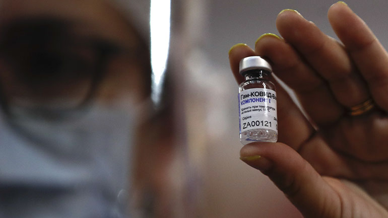 «Ανοιχτή» στη χρήση του ρωσικού εμβολίου Sputnik V η Ισπανία, εφόσον εγκριθεί από τον ΕΜΑ