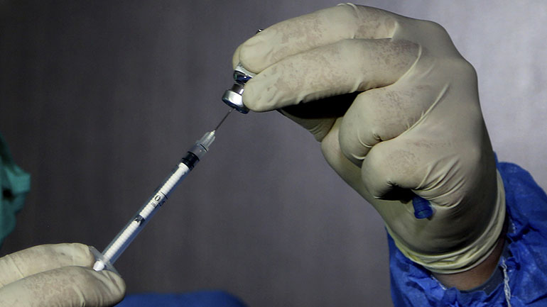 «Το εμβόλιο της AstraZeneca μειώνει τη μετάδοση του κορωνοϊού από την πρώτη δόση» «Το εμβόλιο της AstraZeneca μειώνει τη μετάδοση του κορωνοϊού από την πρώτη δόση»