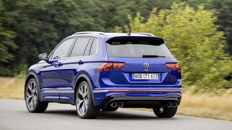 Επιταχύνει από στάση στα 100 χλμ./ώρα σε 4,9 δευτερόλεπτα.