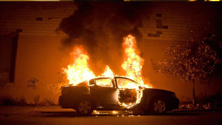 Παρανάλωμα του πυρός αυτοκίνητο στη Θεσσαλονίκη