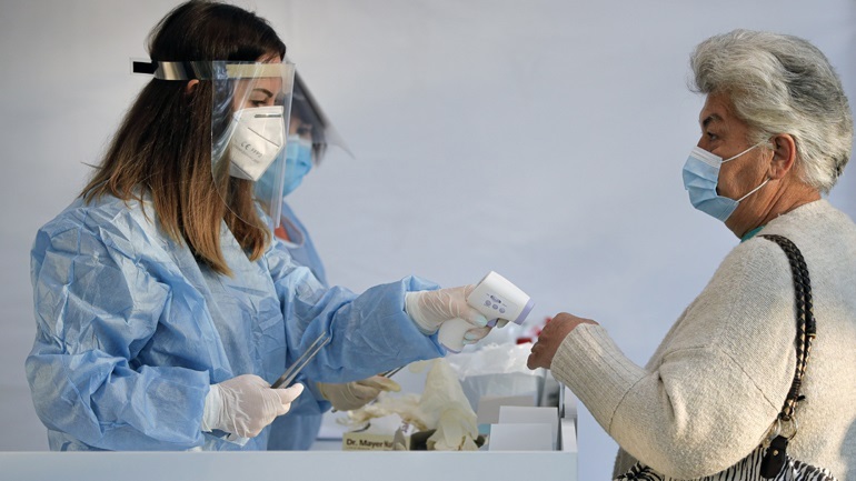 Βρετανία: «Υπάρχουν γύρω στα 4.000 μεταλλαγμένα στελέχη του ιού αυτή τη στιγμή στον κόσμο»