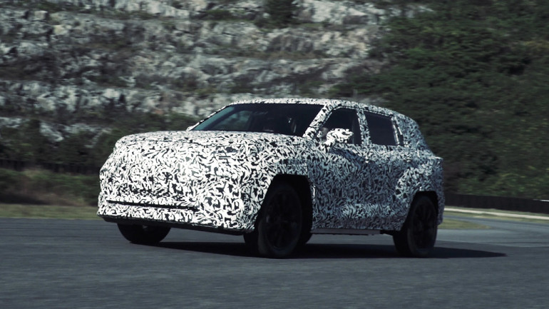 Εικόνα με το Lexus σε καμουφλάζ...