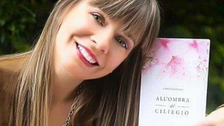 «Στη σκιά της κερασιάς», το νέο βιβλίο της ιταλίδας Ilaria Salzotto