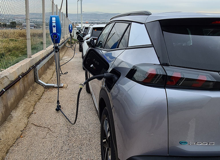 Φωτιά... πήραν οι φορτιστές των ηλεκτρικών Peugeot, καθώς η ζήτηση αποδείχτηκε μεγαλύτερη της αναμενόμενης.