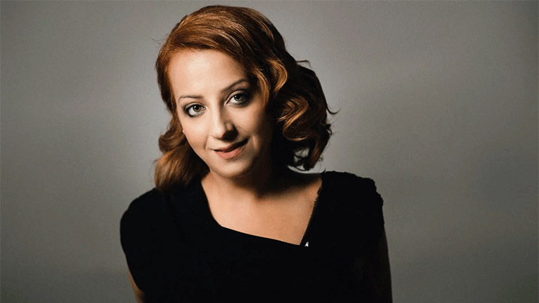 Η Λυδία Σέρβου αποκάλυψε ποιος είναι ο συνθέτης που την κυνηγούσε γυμνός στα 15 της