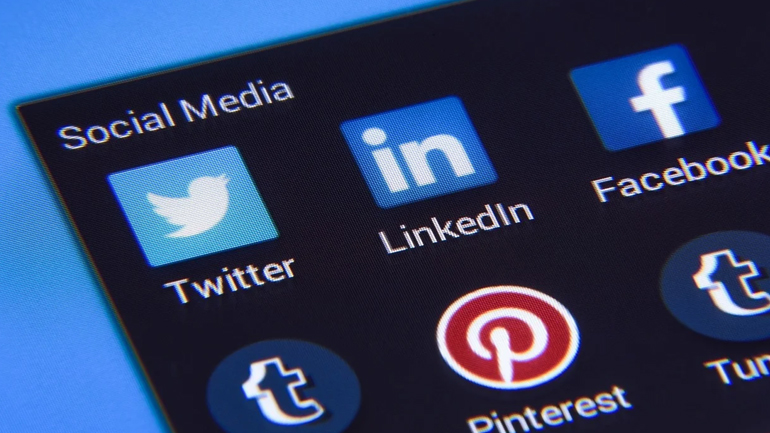 Covid-19: Η Βρετανία καλεί τα μέσα κοινωνικής δικτύωσης να καταπολεμήσουν την παραπληροφόρηση