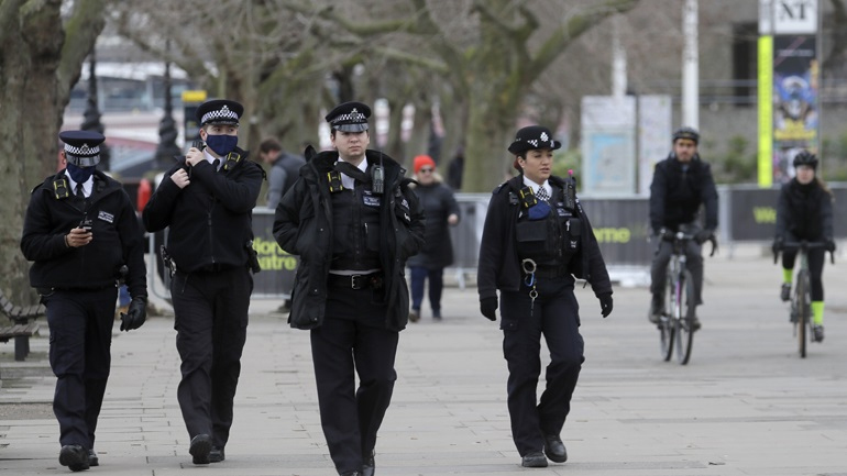 Βρετανία: Απελάθηκαν τρεις κατάσκοποι της Κίνας που παρίσταναν τους δημοσιογράφους