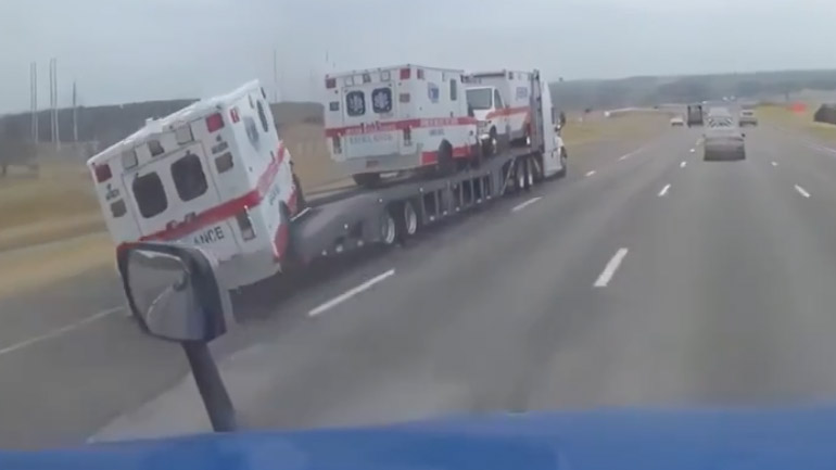 Γαλλία: Ασθενοφόρο χωρίς οδηγό σπέρνει τον τρόμο Γαλλία: Ασθενοφόρο χωρίς οδηγό σπέρνει τον τρόμο