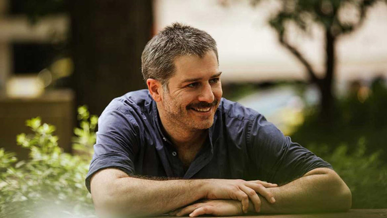 Ο Αλέξανδρος Μπουρδούμης για τις καταγγελίες στο θέατρο: «Έχουμε δει λίγα…»