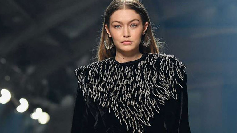 Gigi Hadid: Κλέβει τις εντυπώσεις στο πρώτο της εξώφυλλο μετά τη γέννηση της κόρης της