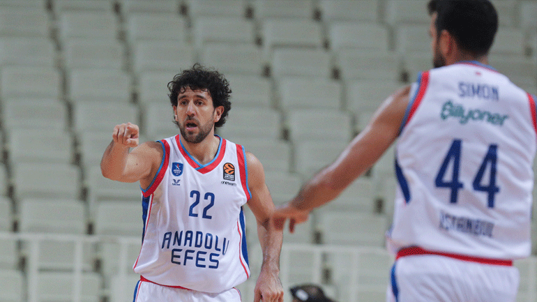 «Διπλό» οκτάδας για την Αναντολού Εφές, 88-86 την Μπαρτσελόνα