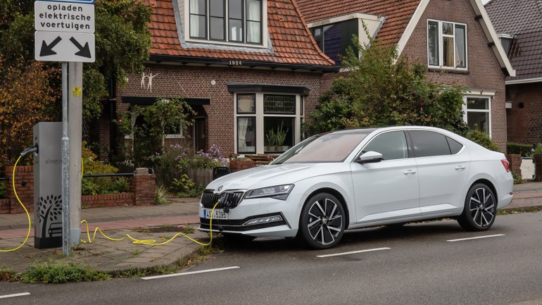 Η μπαταρία φορτίζει από wallbox ισχύος 3,6 kW σε 3 ώρες και 30 λεπτά