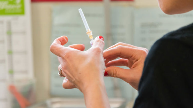 Ένωση Ασθενών Ελλάδας: Να γίνει υποχρεωτικός ο εμβολιασμός στο προσωπικό των νοσοκομείων