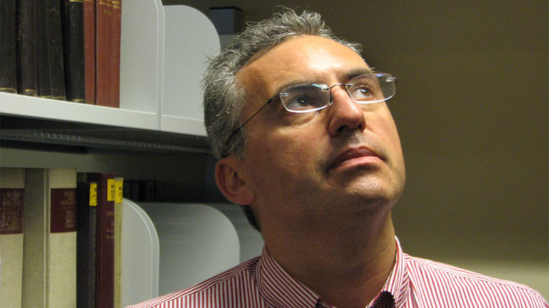 Καθηγητής Νομικής παραιτείται επειδή η Κεραμέως …«συνωμοτεί με τον Σατανά»