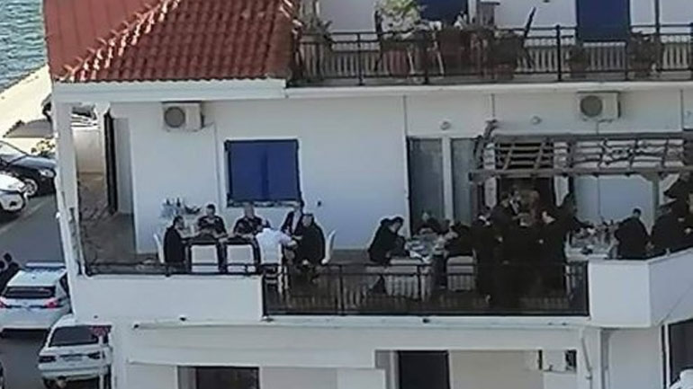 Αντιδράσεις για το γεύμα του πρωθυπουργού σε βεράντα βουλευτή στην Ικαρία Αντιδράσεις για το γεύμα του πρωθυπουργού σε βεράντα βουλευτή στην Ικαρία