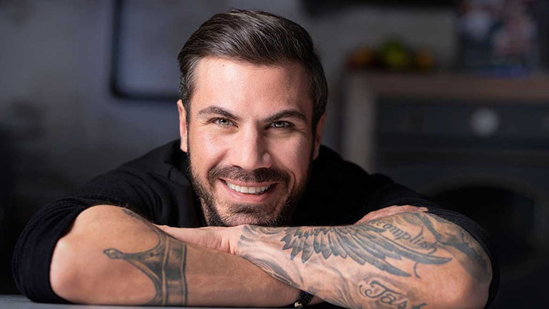 Άκης Πετρετζίκης: Θα γίνει μπαμπάς για πρώτη φορά και το επιβεβαιώνει με τον πιο γλυκό τρόπο