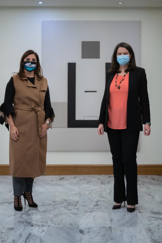 (Από αριστερά) Η Γενική Διευθύντρια της Google Νοτιοανατολικής Ευρώπης, Πέγκυ Αντωνάκου με την Υπουργό Παιδείας και Θρησκευμάτων Νίκη Κεραμέως