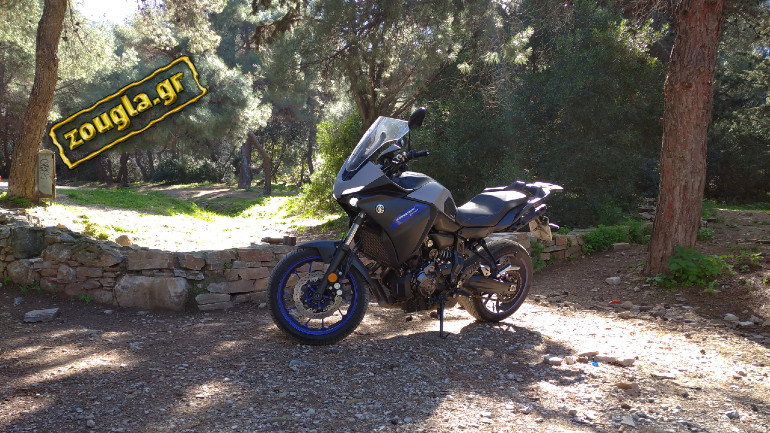 «Γράφουμε» χιλιόμετρα με το Yamaha Tracer 700 και ανακαλύπτουμε τις αρετές του