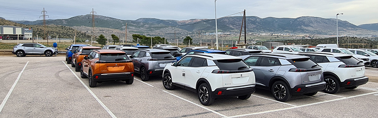 Τα ηλεκτρικά αυτοκίνητα έχουν αρχίσει να μπαίνουν για τα καλά στη ζωή μας... (στη φωτό το ηλεκτρικό Peugeot 2008)