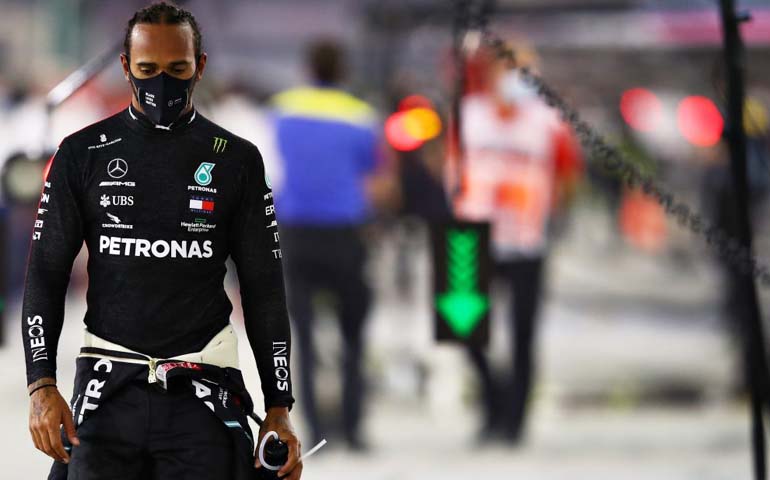 Υπέγραψε για έναν μόνο χρόνο