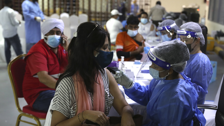 Κορωνοϊός: Το Ντουμπάι εμβολιάζει μαζικά τους εργαζόμενους στα μέσα μαζικής μεταφοράς