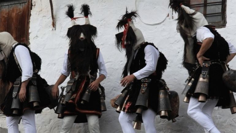 Χωρίς επισκέπτες, διαδικτυακά και με αναβίωση των εθίμων εντός των σπιτιών θα γιορταστεί η Αποκριά