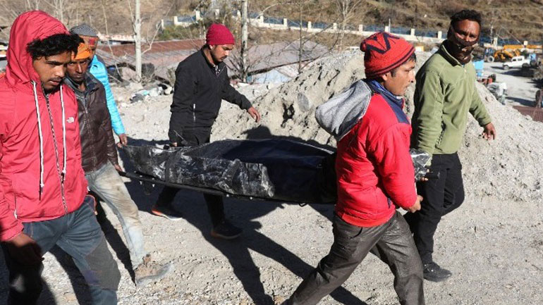 Ινδία: Υπεράνθρωπες προσπάθειες για τον απεγκλωβισμό 35 εργατών