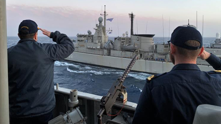 Η Φρεγάτα ΚΑΝΑΡΗΣ με τη Συμμαχική Ναυτική Δύναμη νότια της Κρήτης