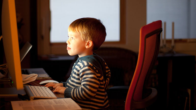 Έρευνα Bari Focus: Η αυξημένη χρήση του Internet προκαλεί μελαγχολία