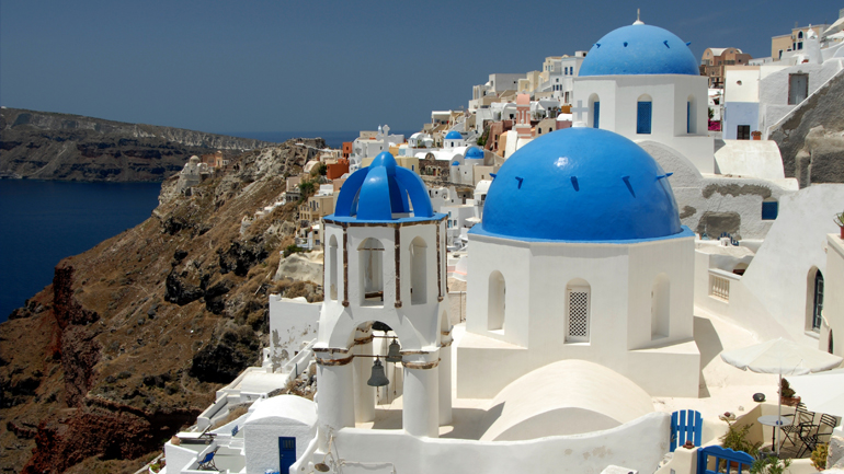 Το 1938 μια απόφαση έκανε τα κυκλαδίτικα νησιά ολόλευκα. Γνωρίζετε τον λόγο;