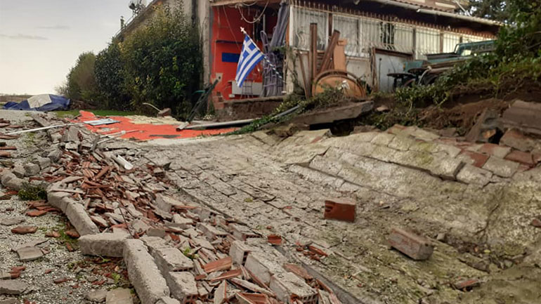 Σέρρες: Ανεμοστρόβιλος σήκωσε σκεπές στο χωριό Τούμπα