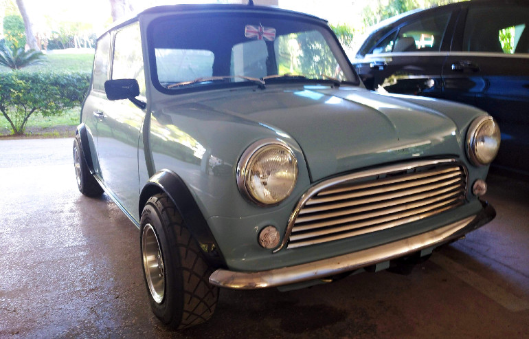 Το Mini Cooper του 1976 που βρίσκεται στο τελικό στάδιο αναπαλαίωσης