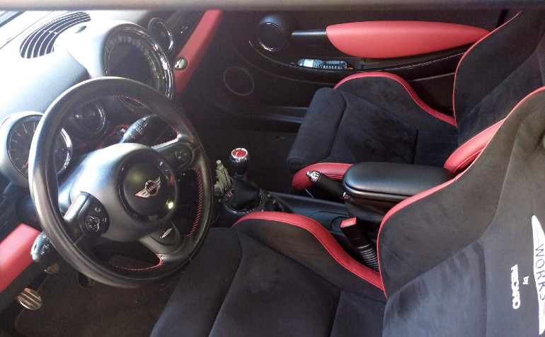 Το μεράκι του δεν σταματάει ακόμα και στο Mini Works με τους 280 ίππους!