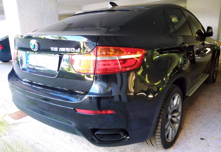 Για εξορμήσεις έχουμε ένα BMW X6M....