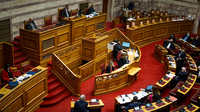 Βουλή: Αντιπαράθεση μεταξύ Άγγελου Συρίγου και Σίας Αναγνωστοπούλου