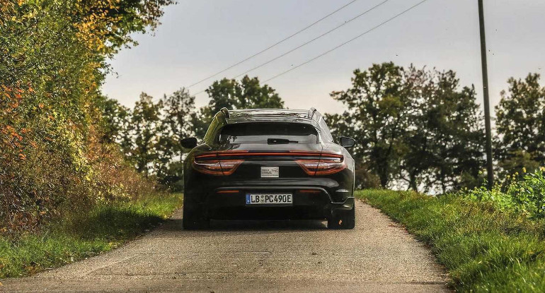 Εντυπωσιακό το πίσω μέρος της Taycan με full LED φωτιστικά σώματα