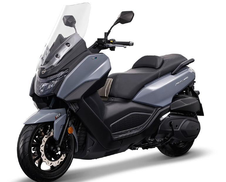 Πολύ όμορφο και σύγχρονο το νέο Maxsym 400 του 2021.